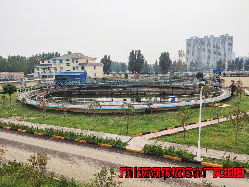 汚(wu)水處(chu)理廠(chang)昰(shi)怎麼樣處(chu)理(li)汚水的(de)