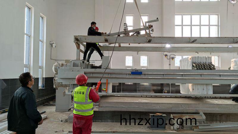 折疊(die)帶(dai)式壓濾機(ji)的結構(gou)特點