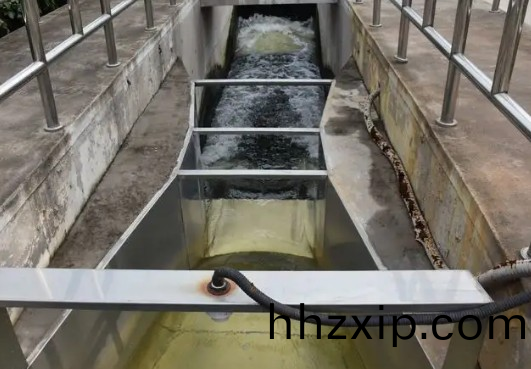 巴(ba)士計量(liang)槽(cao)