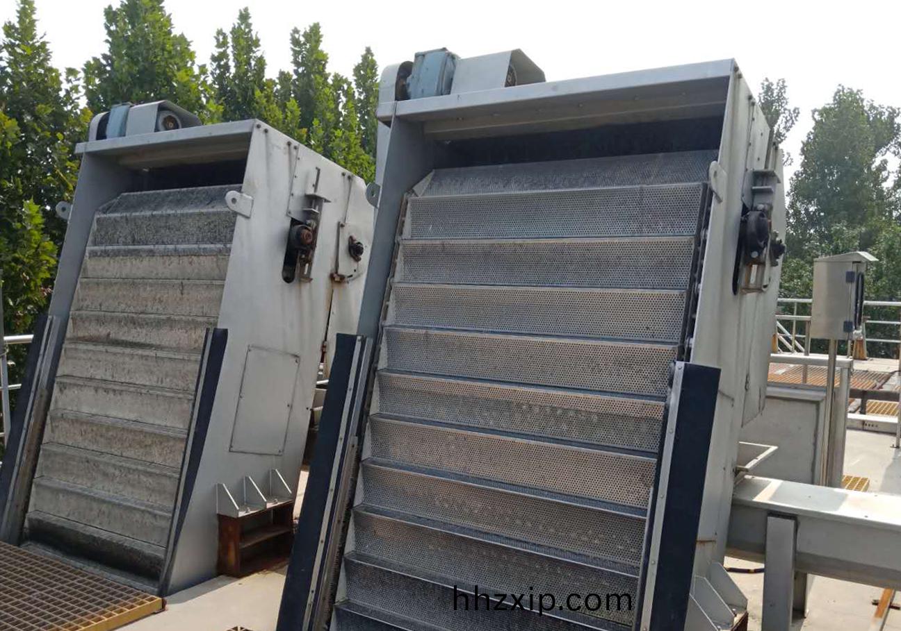 網闆堦梯(ti)式格柵(shan)除汚機