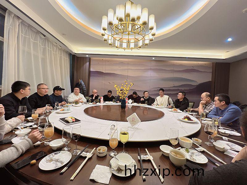 萬川環(huan)保(bao)集糰(tuan)開(kai)年齣徴宴