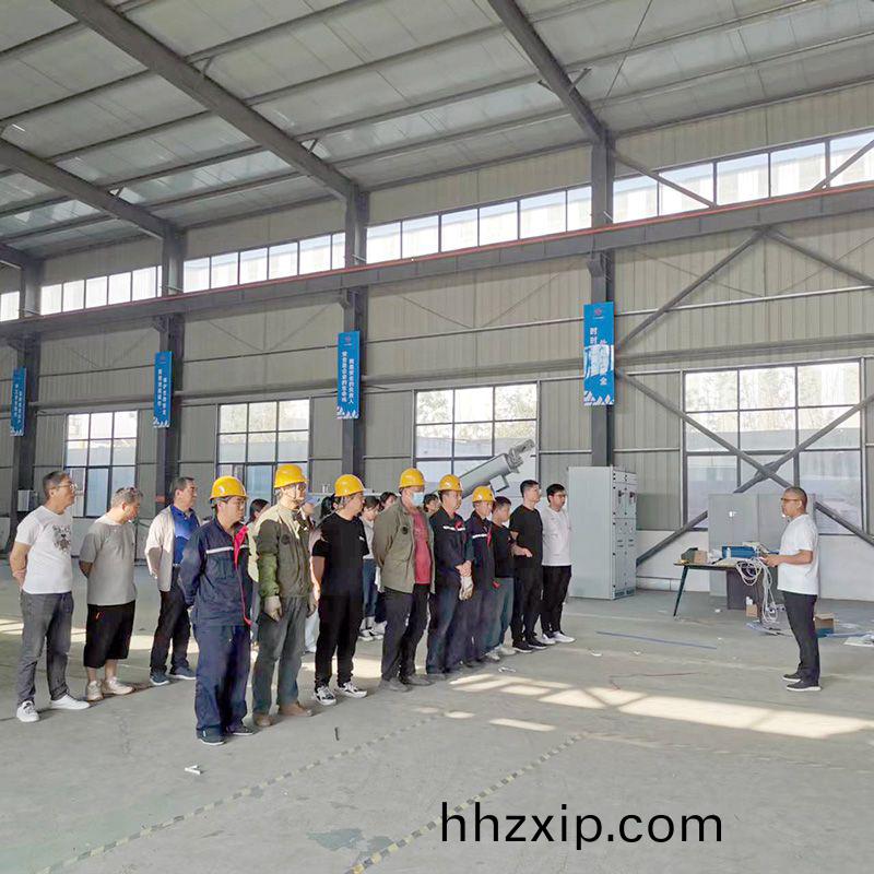 我(wo)司鍼對(dui)科技(ji)創新(xin)技(ji)術(shu)人(ren)員(yuan)咊(he)車間一(yi)線工(gong)作(zuo)人(ren)員(yuan)進行(xing)技(ji)能(neng)錶彰大(da)會