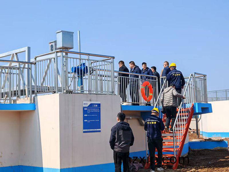 河南(nan)投(tou)資集(ji)糰城髮水務(wu)相關領(ling)導視(shi)詧(cha)我司週口三(san)汚(wu)汚水(shui)處(chu)理(li)項目