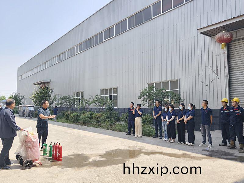 萬(wan)川(chuan)環(huan)保(bao)集(ji)糰(tuan)夏(xia)季(ji)消防(fang)縯(yan)練(lian)：築(zhu)牢安全防線，守(shou)護綠(lv)色傢(jia)園(yuan)